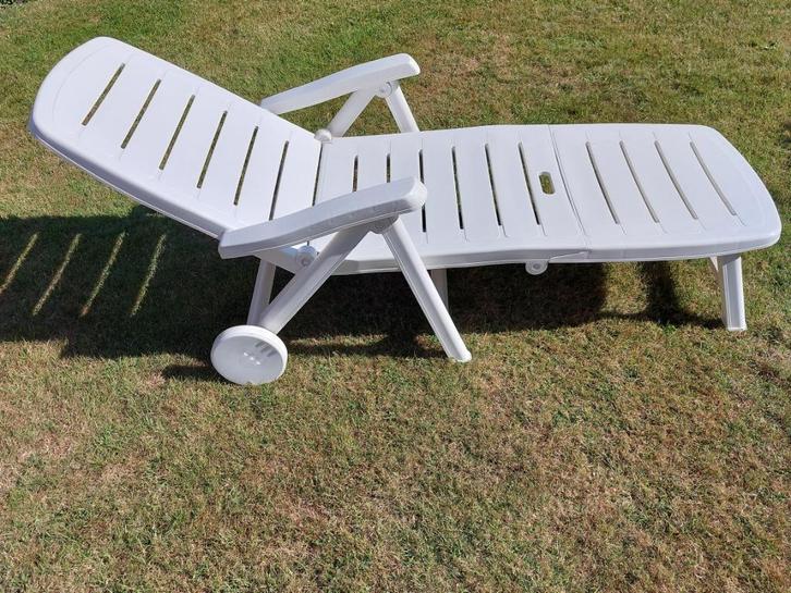 WITTE LIGSTOEL - LIGZETEL, Tuin en Terras, Ligbedden, Gebruikt, Kunststof, Inklapbaar, Verstelbaar, Verrijdbaar, Ophalen