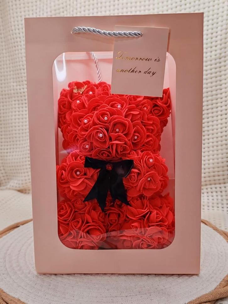 Adorable Ourson fleuri – Fait main avec amour, Huis en Inrichting, Woonaccessoires | Kunstplanten en Kunstbloemen, Zo goed als nieuw