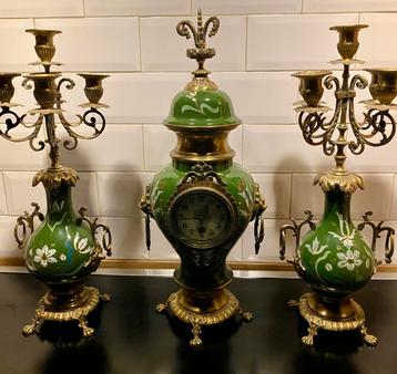 Jugendstil klok met bijhorende kandelaars beschikbaar voor biedingen