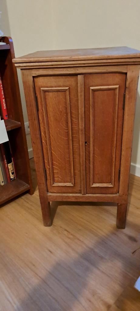 kleine onderkast op poten, Huis en Inrichting, Kasten | Overige, Gebruikt, Ophalen