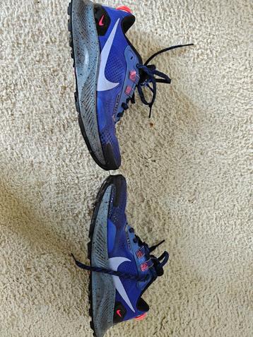 Paarse basketbalschoenen maat 38,5 beschikbaar voor biedingen
