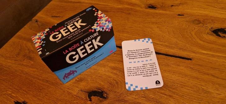 Jeux - La boite à culture GEEK, Hobby en Vrije tijd, Gezelschapsspellen | Kaartspellen, Zo goed als nieuw, Vijf spelers of meer