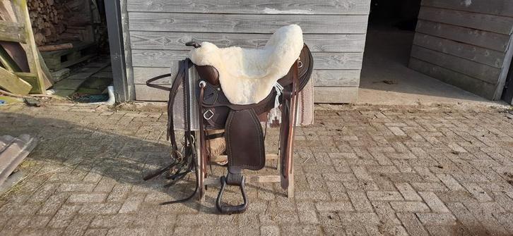Selle western complète. Comme neuf, Animaux & Accessoires, Chevaux & Poneys | Selles, Comme neuf, Western, Enlèvement ou Envoi