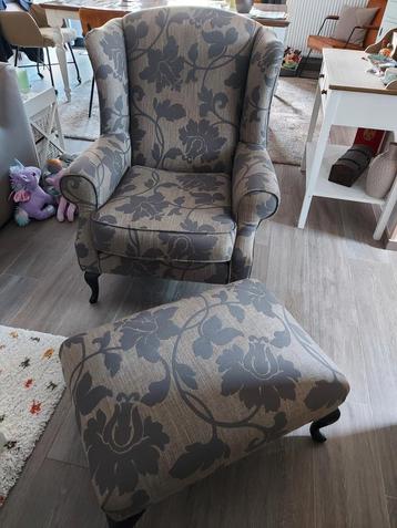 fauteuille met hokker/voetbankje, lommers lommel,zeer mooi. beschikbaar voor biedingen