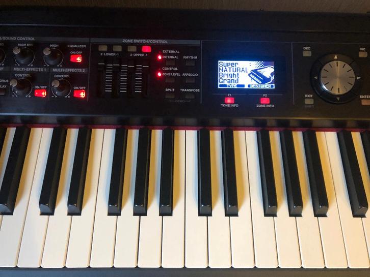ROLAND RD-700 GX + SOFT CASE + SUPERNATURAL PIANO KIT+PEDAL, Musique & Instruments, Pianos, Utilisé, Piano, Noir, Digital, Enlèvement