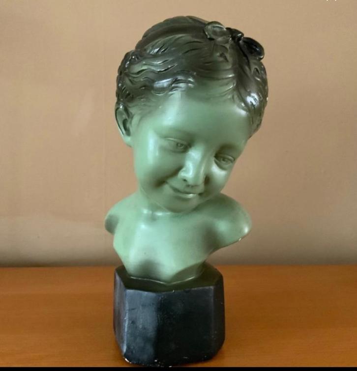 Sculptuur „De lachende vrouw”, Antiek en Kunst, Antiek | Keramiek en Aardewerk, Ophalen of Verzenden