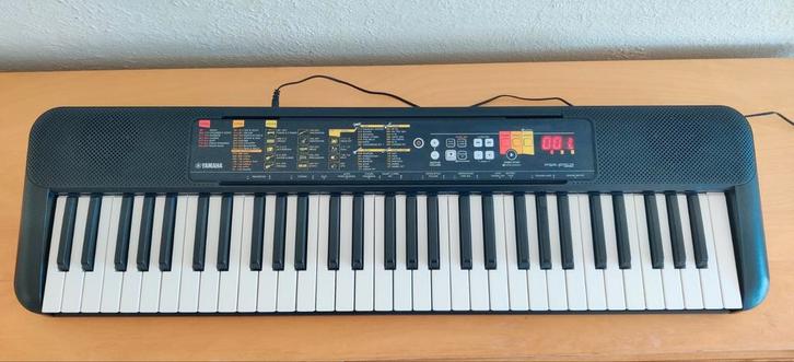 Clavier arrangeur Yamaha PSR-F52, Musique & Instruments, Claviers, Yamaha, Enlèvement