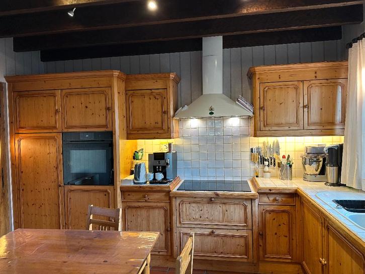 keuken massief met tafel en stoelen, met bepaalde toestellen, Huis en Inrichting, Keuken | Complete keukens, Gebruikt, Overige typen