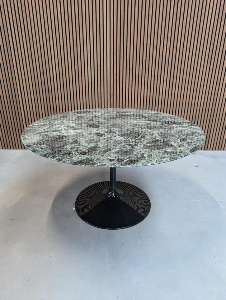 Knoll Saarinen Eettafel - Verde Alpi Marmer (Ø137), Antiek en Kunst, Antiek | Meubels | Tafels, Ophalen of Verzenden