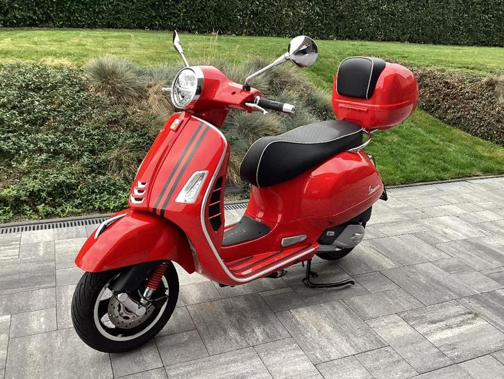 Vespa 125 GTS Super met ABS, Motoren, Motoren | Piaggio, Particulier, Scooter, 11 kW of minder, 1 cilinder, ABS, LED Verlichting
