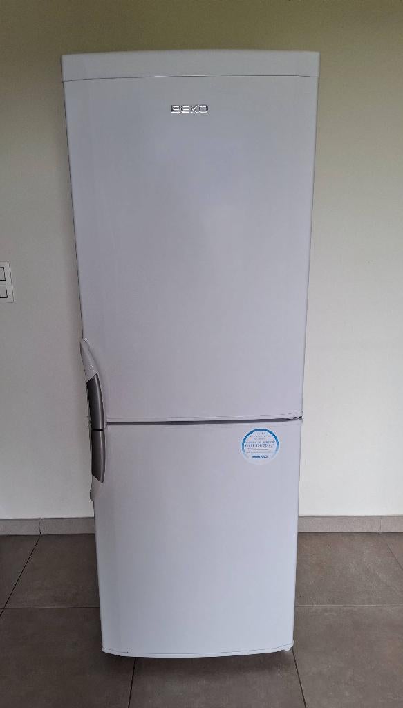Frigo - Congélateur BEKO, Electroménager, Réfrigérateurs & Frigos, Comme neuf, Avec congélateur séparé, 200 litres ou plus, 140 à 160 cm