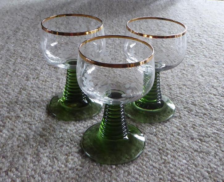 3 vieux verres, Collections, Verres & Petits Verres, Comme neuf, Enlèvement ou Envoi