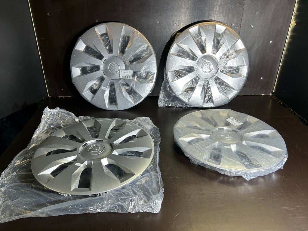 4 wieldoppen Skoda Fabia Scala Octavia Roomster 15", Auto diversen, Wieldoppen, Ophalen of Verzenden, Nieuw