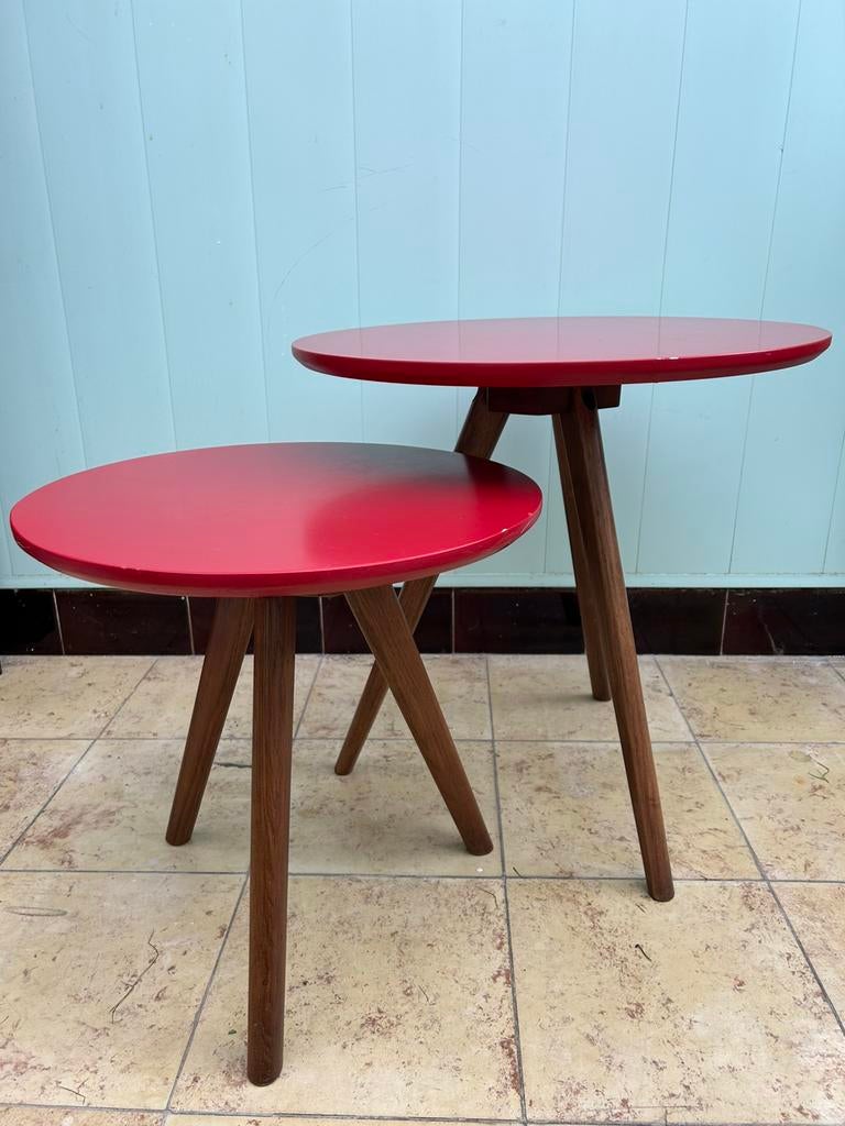 2 rode bijzettafels, Juno, Gebruikt, Rond, 55 tot 75 cm, Retro