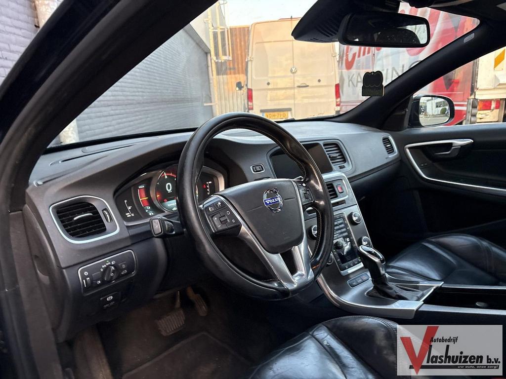Volvo V60 2.4 D6 AWD Plug-In Hybrid Summum | Schuif/Kantelda, Auto's, Volvo, Automaat, 48 g/km, Zwart, Break
