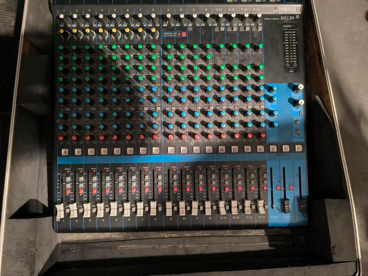 YAMAHA model MG20 - Table mixage professionnel 20 canaux, Musique & Instruments, Tables de mixage, Utilisé, 10 à 20 canaux, Entrée micro