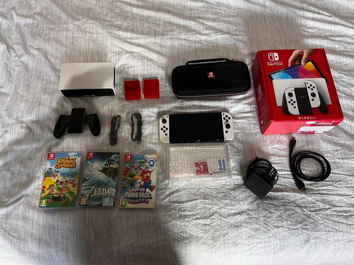 Nintendo Switch Oled - inclusief carry case en spelletjes, Games en Spelcomputers, Spelcomputers | Nintendo Switch, Zo goed als nieuw