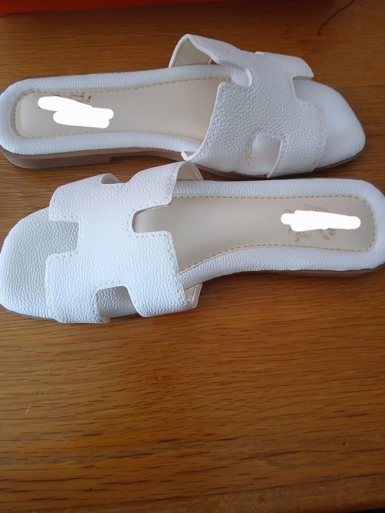 Claquettes femme, Enlèvement