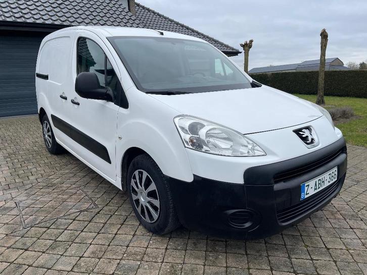Peugeot Partner lichte vracht met airco en trekhaak, Auto's, Bestelwagens en Lichte vracht, Bedrijf, Te koop, ABS, Airbags, Airconditioning