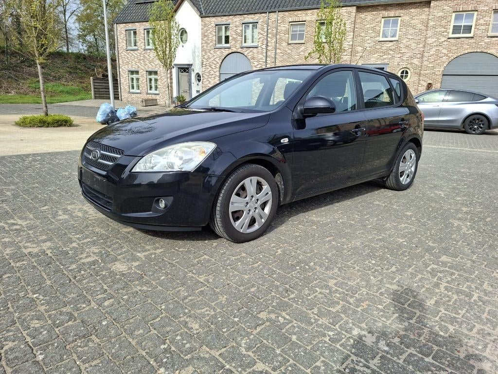 Kia Ceed 2007 1600 diesel, Auto's, Kia, Voorwielaandrijving, Zwart, 4 cilinders, Zwart