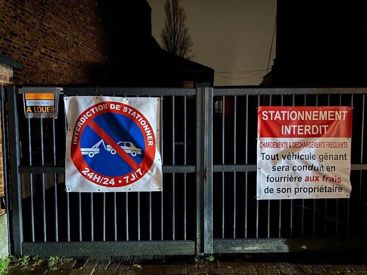 Entrepôt 352m2 + mezzanine 100m2 à louer (Gilly centre), Immo, Garages & Places de parking, Charleroi