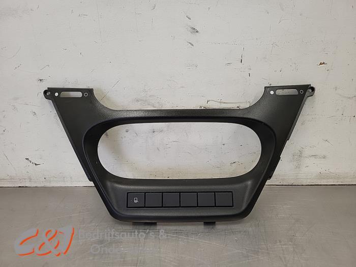 Radio omlijsting van een Iveco New Daily, Gebruikt, -, Overige automerken, -