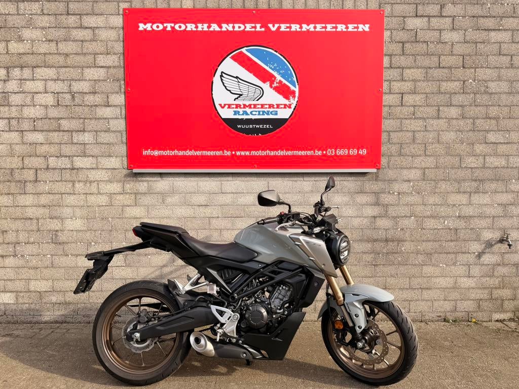 Honda CB125R, Entreprise, 1 cylindre, Naked bike