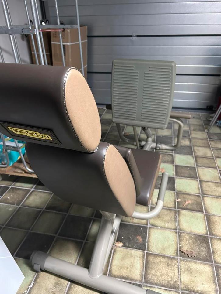 Technogym Easyline Leg Press, Sport en Fitness, Fitnessapparatuur, Zo goed als nieuw, Benen, Ophalen