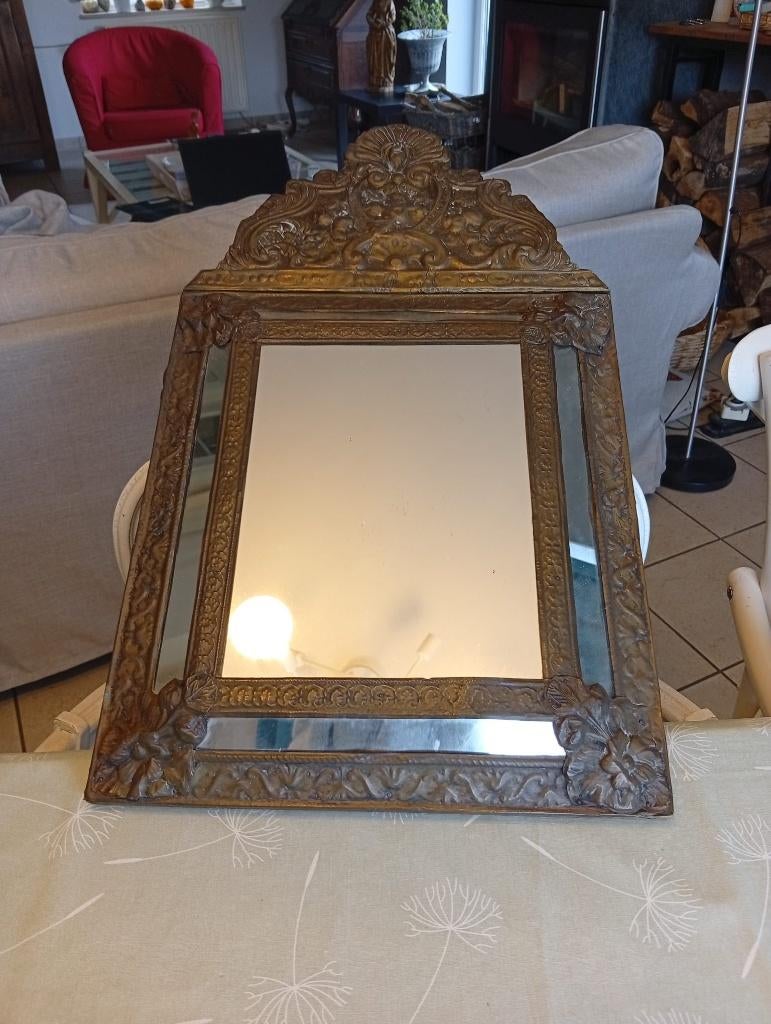 Ancien miroir à parecloses - bois + laiton repoussé, Enlèvement