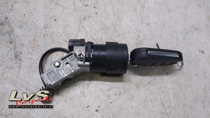 Serrure de contact + clé d'un Peugeot 208, Autos : Pièces & Accessoires, -, 3 mois de garantie, Utilisé, -