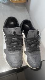 Run away sneaker Louis Vuitton (Vrai), Vêtements | Hommes, Chaussures, Enlèvement, Porté, Blanc, Baskets