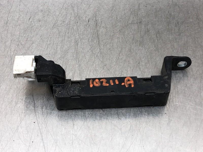 ANTENNE D'ACCÈS SANS CLÉ Toyota Auris (E18), Dhr. M. Roggen, Toyota, Stadsweg 37 37
9917 PV  WIRDUM GR., NL, Utilisé