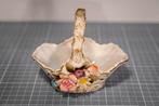 Vintage biscuit porseleinen mandje in Capodimonte-stijl, Antiek en Kunst, Ophalen