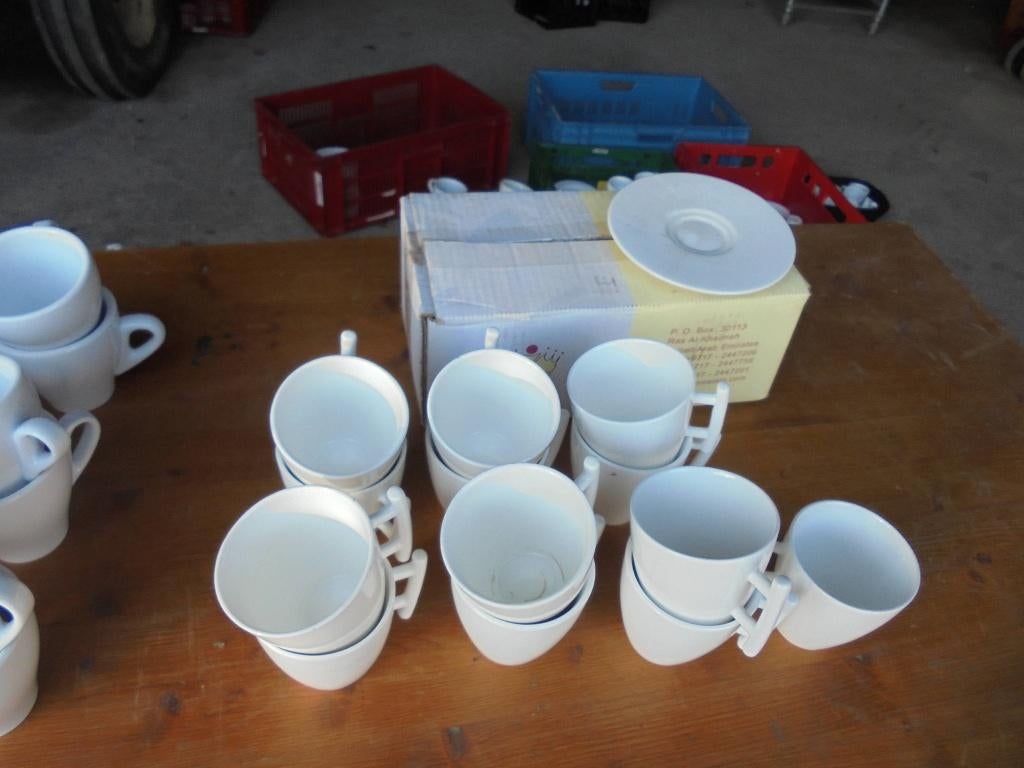 tasses blanches - 32 pièces, Enlèvement, Utilisé, Autres styles, Porcelaine