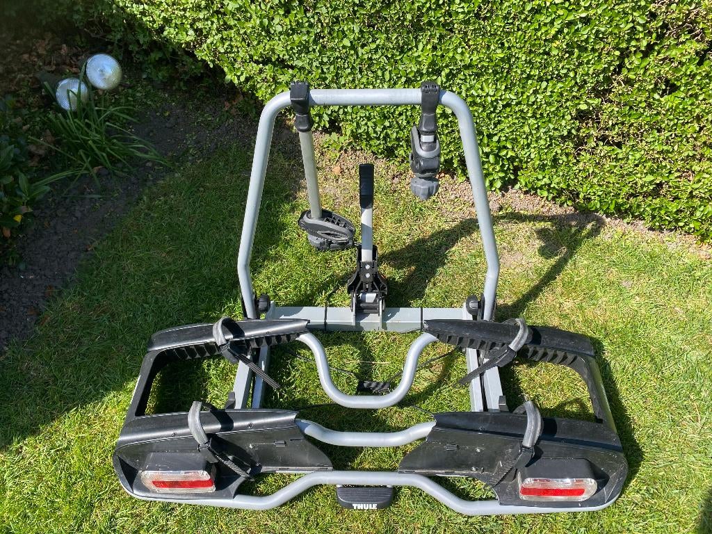 Thule fietsendrager, Auto diversen, Fietsendragers, Zo goed als nieuw, Trekhaakdrager, 2 fietsen, Brede banden, Elektrische fiets