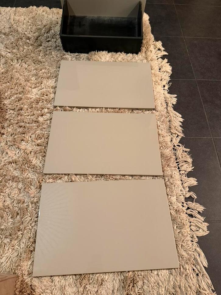 Lot 3 portes IKEA SELVSIKEN BESTA 60x38 beige + 1 tiroir, Maison & Meubles, Armoires | Mobilier de télévision, Utilisé, Moins de 100 cm