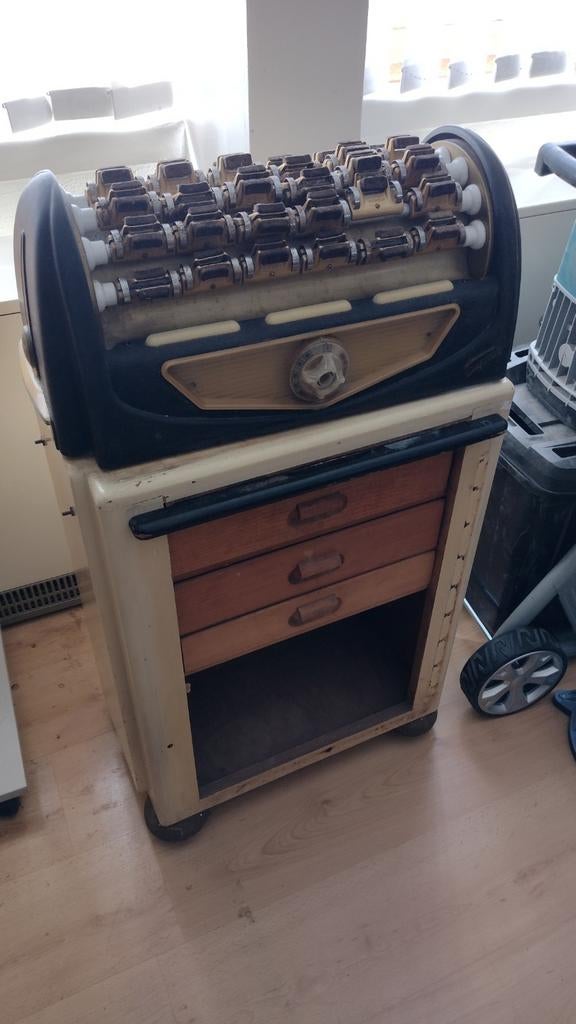 DRIE VINTAGE PERMANENTMACHINES, Ophalen