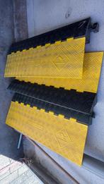 Rampe passe cable Manutan ( qualité professionnelle), Enlèvement, Utilisé