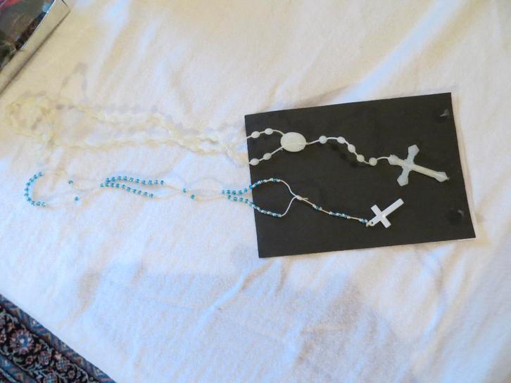 2 paternosters - voor goed doel, Verzamelen, Religie, Christendom | Katholiek, Overige typen, Ophalen of Verzenden