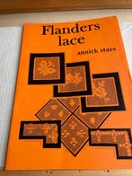 Bobines en dentelle de Flandre | Staes Annick fuseaux, Enlèvement ou Envoi, Comme neuf, Patrons