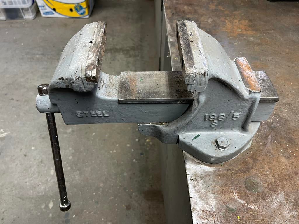 Stalen bankschroef, Enlèvement, Utilisé, Étau