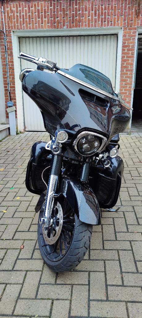 STREET GLIDE CVO Harley Davidson, 2 cilinders, Sportuitlaat, Particulier, Toermotor
