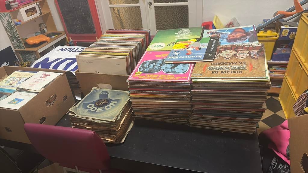 250 vinyles 33 tours de tout genre tout style  le lots 100€, Ophalen, Gebruikt