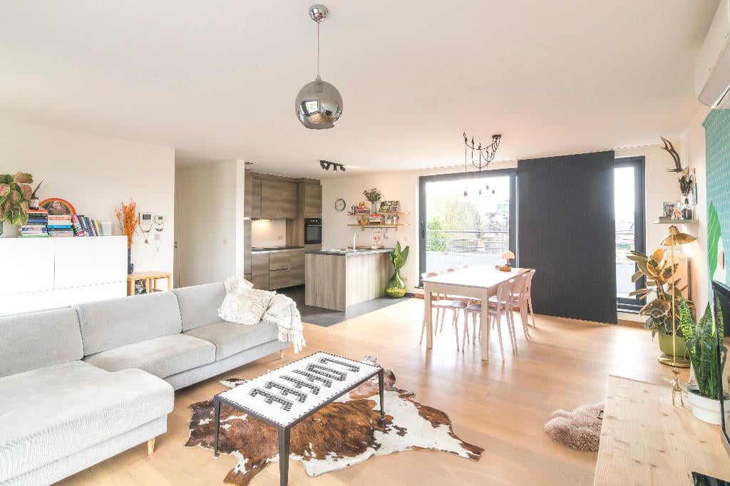 Lichtrijk penthouse met groot rondom terras en 2 parkings, Immo, 128 kWh/m²/jaar, 116 m², 2 kamers, Provincie Limburg