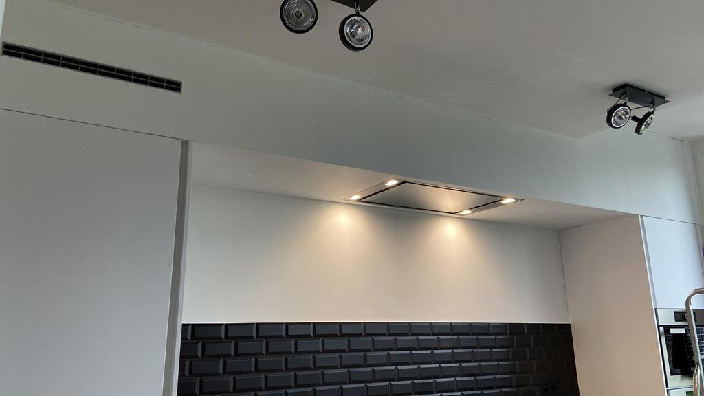 3 spots, Ophalen, Zo goed als nieuw