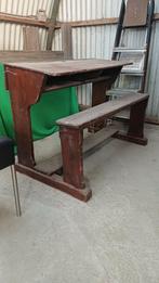 Pupitre en bois, Enlèvement