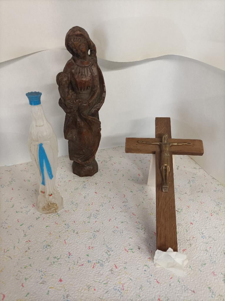 Statuettes en bois. Voir texte et photos., Enlèvement