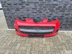 Peugeot 107 voorbumper rood 2009 - 2012 met chromen strip, -, Utilisé, -, Avant