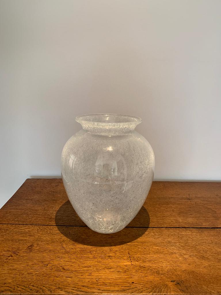 Vase design soufflé bouche verre nacré irisé des années 1980, Maison & Meubles, Accessoires pour la Maison | Vases, Comme neuf