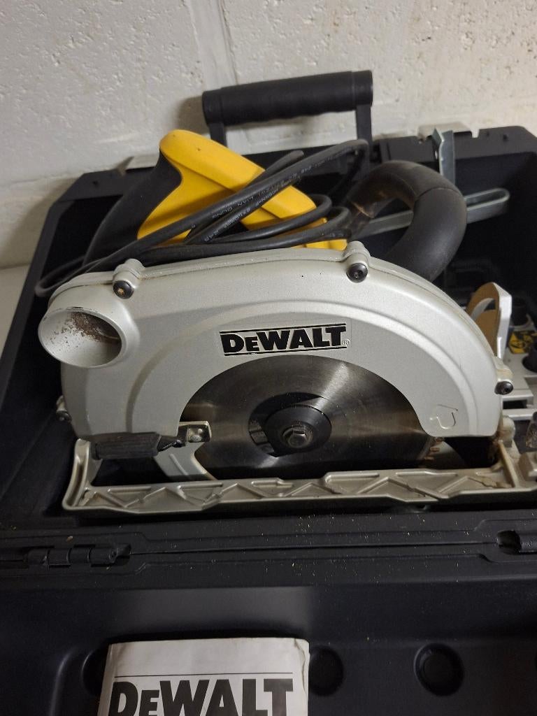 cirkelzaag  zo goed als nieuw merkt Dewalt, Doe-het-zelf en Bouw, Gereedschap | Zaagmachines, Ophalen, Zo goed als nieuw, Cirkelzaag
